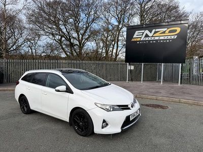 Used Toyota Auris 90 HP (66 kW) 2014 White Estate