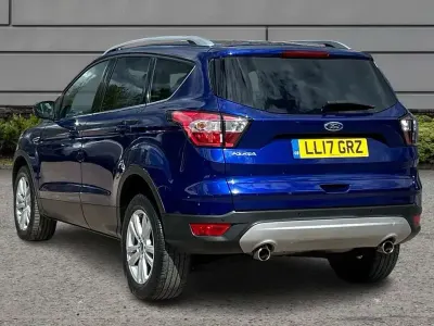 Usado Ford Kuga Zetec 120 CV (88 kW) 2017 Azul SUV