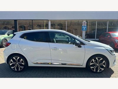 Used Renault Clio V Techno 145 HP (106 kW) 2022 Solid  glacier white  Hatchback