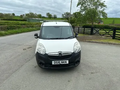 Begagnad Vauxhall Combo 2016 Vit Minibuss