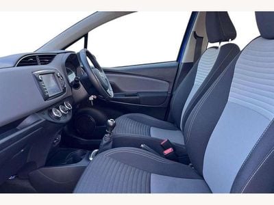 Used Toyota Yaris 111 HP (81 kW) 2018 Blue Hatchback
