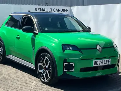 Used Renault R5 Komfort 110 kW (150 HP) 2025 Green  Hatchback