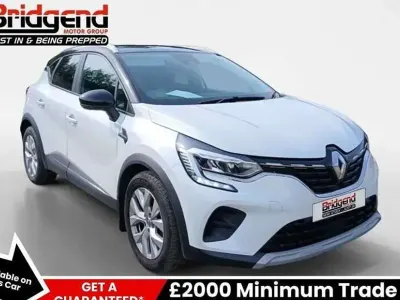 Used Renault Captur Iconic 93 HP (68 kW) 2020 White/black SUV