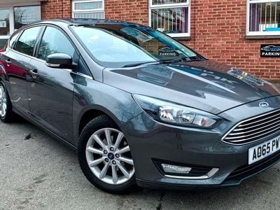 Used Ford Focus Titanium 125 HP (91 kW) 2015 Grey Hatchback