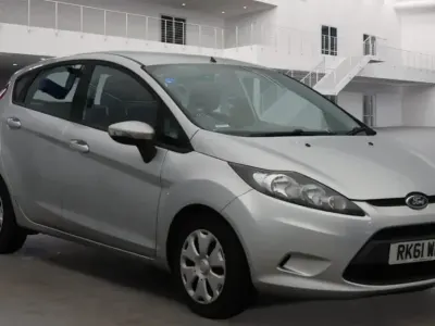Begagnad Ford Fiesta 95 HK (69 kW) 2011 Silver Halvkombi