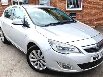 Second-hand Vauxhall Astra drive 165 CP (121 kW) 2011 Argintiu Hatchback