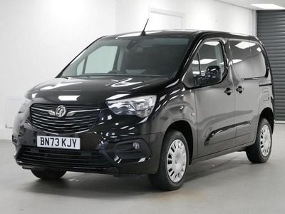 Second-hand Vauxhall Combo Edition 100 CP (73 kW) 2023 Negru Monovolum