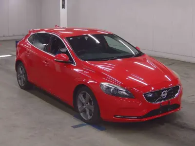 Used Volvo V40 SE 180 HP (132 kW) 2015 Red Hatchback