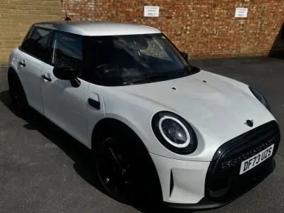 Używany Mini Cooper Exclusive 2024 Biały Hatchback