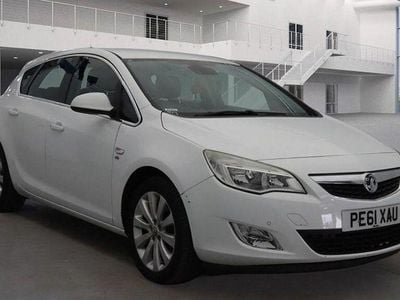 Used Vauxhall Astra Elite 2011 White Hatchback