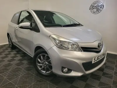 Used Toyota Yaris Edition 69 HP (50 kW) 2013 Silver Hatchback