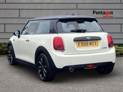 Used Mini Cooper Classic 134 HP (98 kW) 2018 White Hatchback