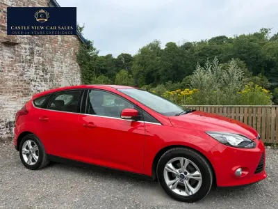 Used Ford Focus Zetec 125 HP (91 kW) 2012 Red Hatchback
