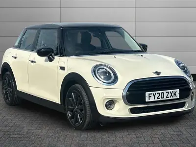Usado Mini Cooper Classic 136 HP (100 kW) 2020 Branco Citadino