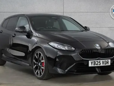 Begagnad BMW 120 M Sport 168 HK (123 kW) 2025 Svart Halvkombi