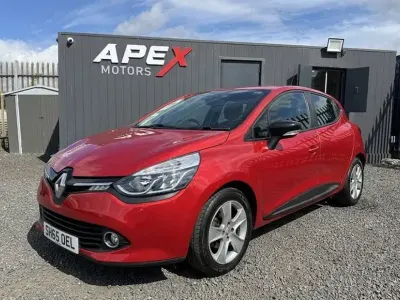Used Renault Clio Dynamique 75 HP (55 kW) 2015 Red Hatchback