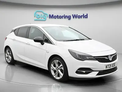 Używany Vauxhall Astra SRi 145 KM (106 kW) 2021 Biały Hatchback