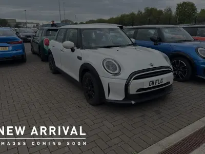 Używany Mini Cooper Classic 134 KM (98 kW) 2023 Biały Hatchback