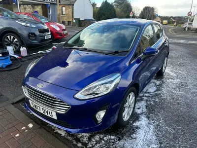 Usado Ford Fiesta Zetec 85 HP (62 kW) 2017 Azul Citadino
