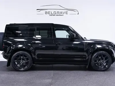 Used Land Rover Defender SE Dynamic 300 HP (220 kW) 2023 Black SUV