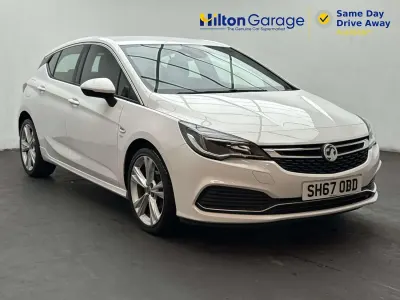 Used Vauxhall Astra SRi 110 HP (80 kW) 2017 White Hatchback