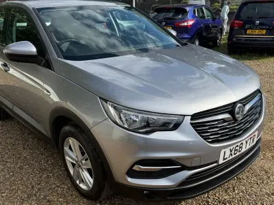 Used Vauxhall Grandland X 130 HP (95 kW) 2018 Grey SUV