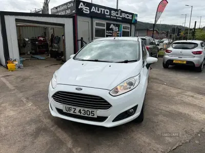 Used Ford Fiesta Zetec 82 HP (60 kW) 2014 White Hatchback