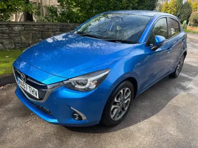 Usado Mazda 2 2017 Azul Citadino