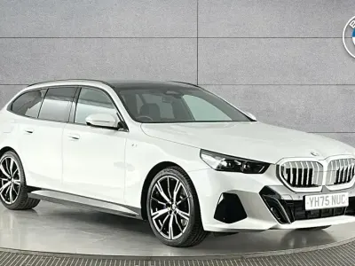 Begagnad BMW 520 M Sport 205 HK (150 kW) 2025 Vit Kombi