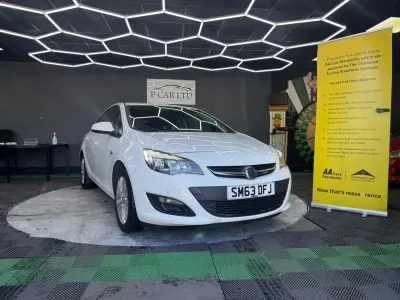 Gebraucht Vauxhall Astra 2013 Weiß Kleinwagen