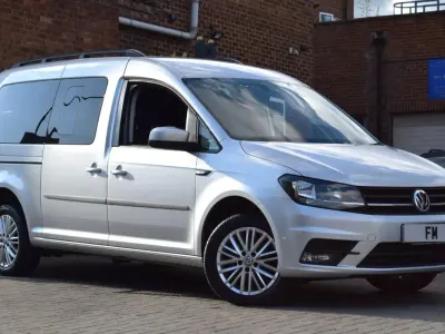 Usado VW Caddy S 102 HP (75 kW) 2018 Prateado Monovolume