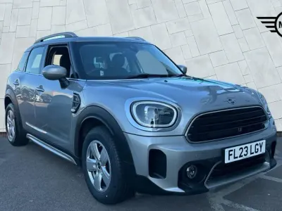 Begagnad Mini Cooper Classic 2023 Silver Halvkombi