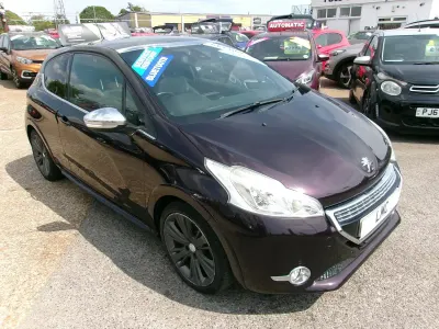 Used Peugeot 208 2015 Mauve/purple Hatchback