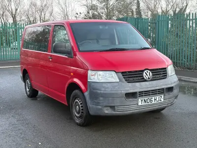 Begagnad VW Transporter 84 HK (61 kW) 2006 Röd Van