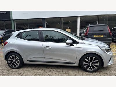 Used Renault Clio V Iconic 90 HP (66 kW) 2022 Metallic  mercury  Hatchback
