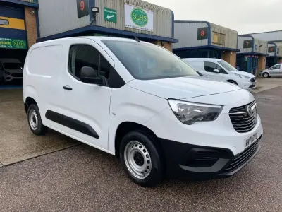 Używany Vauxhall Combo S 75 KM (55 kW) 2021 Biały Van