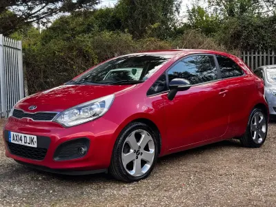 Begagnad Kia Rio 107 HK (78 kW) 2014 Röd Halvkombi