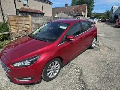 Used Ford Focus Titanium 125 HP (91 kW) 2016 Red Hatchback