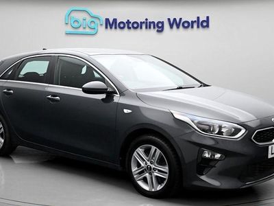 Usado Kia Ceed 120 HP (88 kW) 2020 Cinzento Citadino