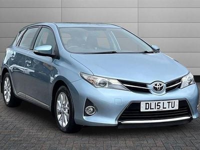Used Toyota Auris 132 HP (97 kW) 2015 Island blue Hatchback