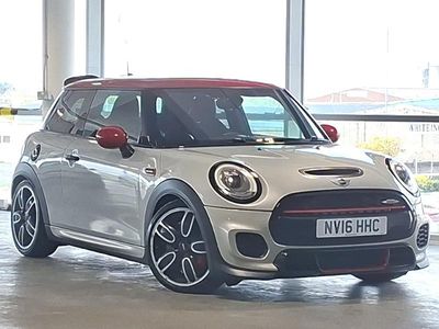 Używany Mini John Cooper Works 231 KM (169 kW) 2016 Srebrny Hatchback