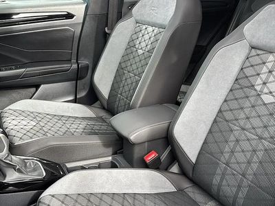 Usado VW T-Roc R-line 150 HP (110 kW) 2025 Azul SUV