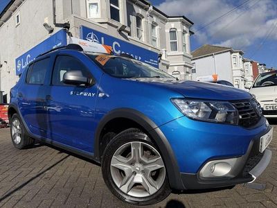 Used Dacia Sandero Lauréate 2017 Blue Hatchback
