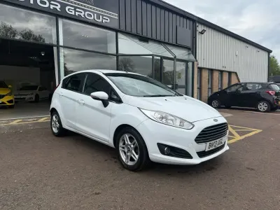 Usado Ford Fiesta Zetec 2013 Blanco Utilitario