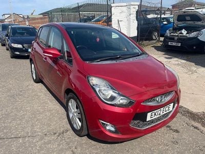 Used Hyundai ix20 Style 113 HP (83 kW) 2012 Red Hatchback