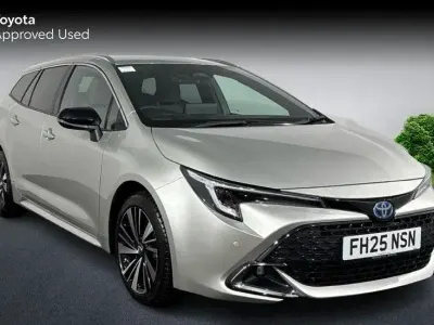 Usado Toyota Corolla Design 138 HP (101 kW) 2025 Prateado Carrinha