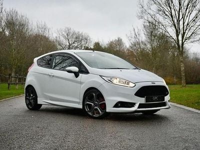 White Used 2015 Ford Fiesta ST Hatchback | £5,995 (Fair price)