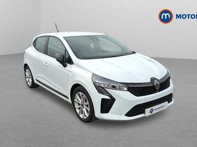 Used Renault Clio V Evolution 143 HP (105 kW) 2024 White Hatchback
