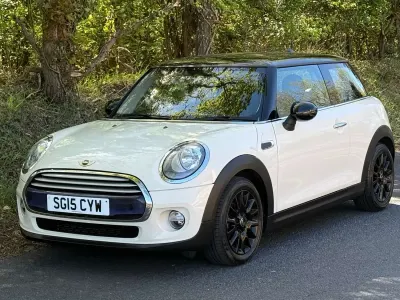 Begagnad Mini Cooper Hatch 136 HK (100 kW) 2015 Vit Halvkombi