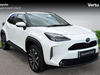 Used Toyota Yaris Hybrid Design 116 HP (85 kW) 2023 Pure white Estate